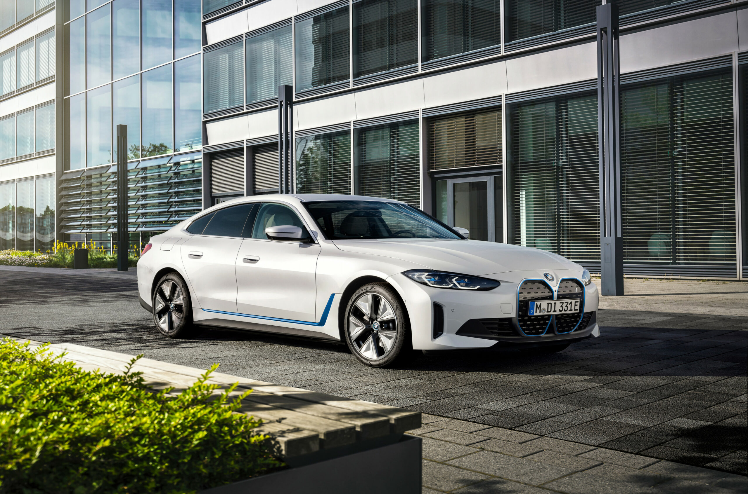 BMW i Testbericht   Konfigurator & Preise  carwow