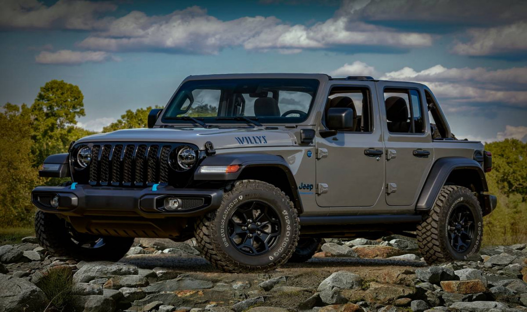 Jeep Wrangler: Which Should You Buy,  or ?  Cars